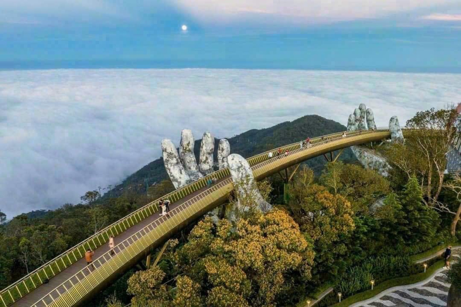 Cầu Vàng Bà Nà Hills Đà Nẵng