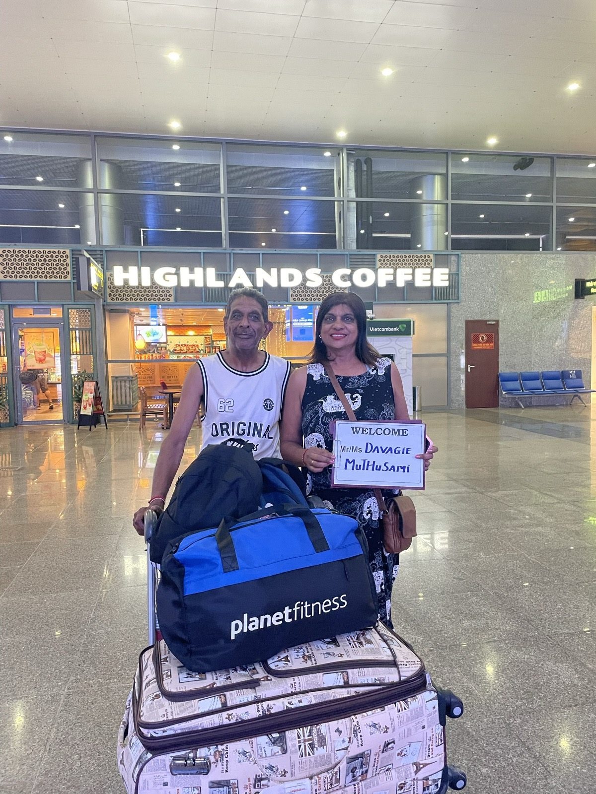 airport-pickup-couple