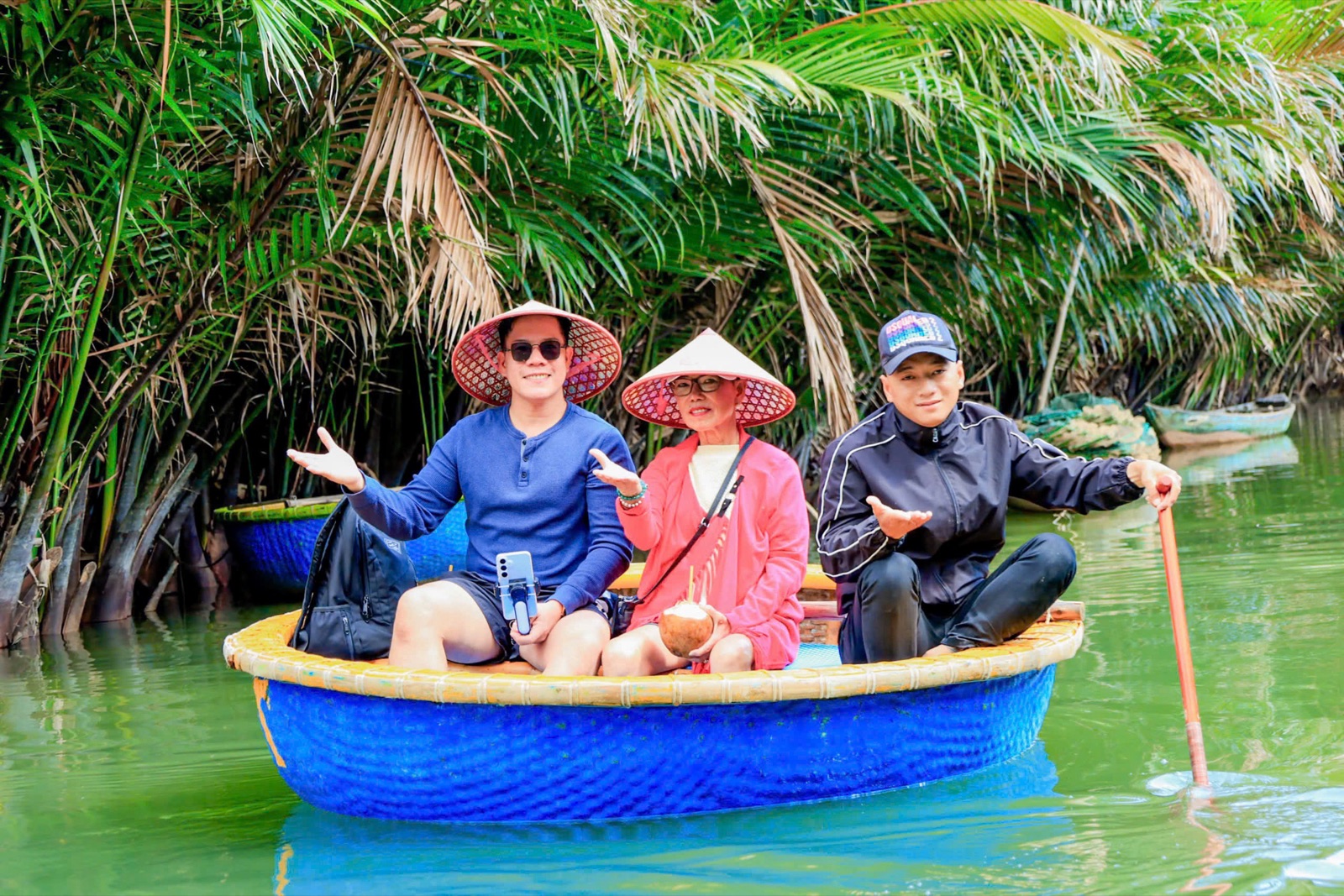 hoi-an-rung-dua-bay-mau