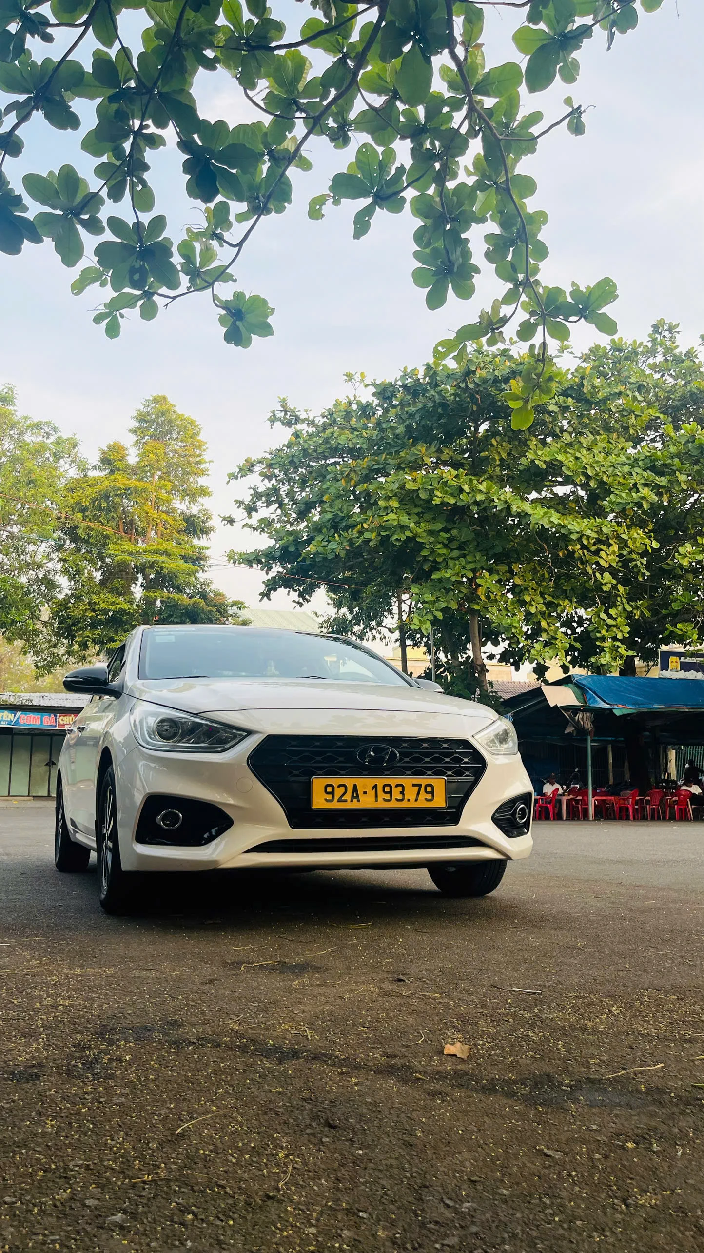 Xe 4 Chỗ Sedan Hyundai Accent Đời Mới - Đầu xe biển vàng 92A-193.79