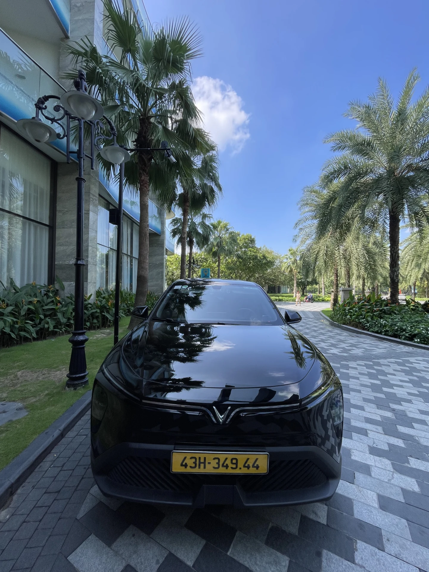 Xe LIMO GREEN 7 chỗ đón khách tại resort Hội An
