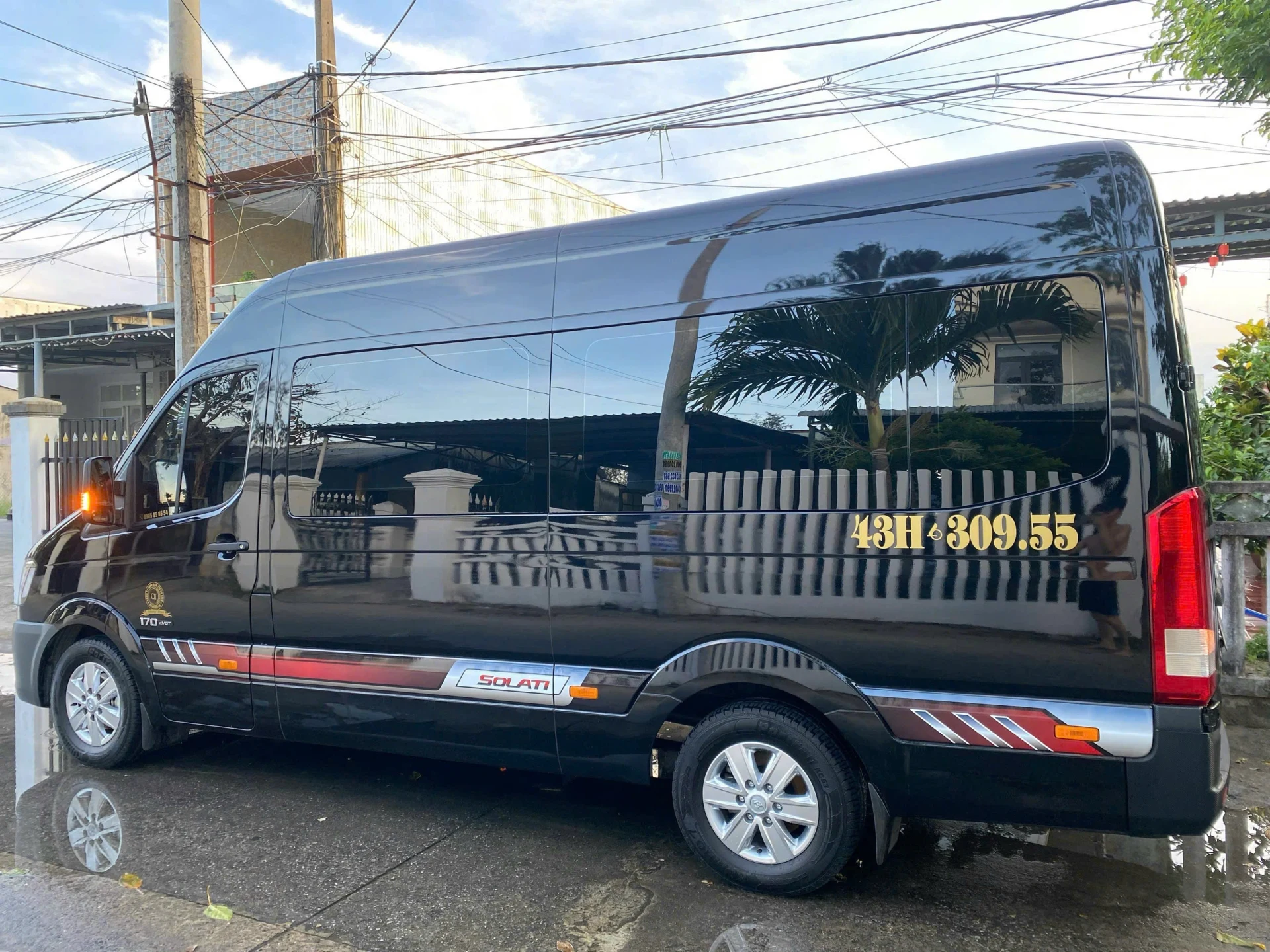 Xe 16 Chỗ Van Hyundai Solati Black VIP Limousine - Solati Black VIP 43H-309.55