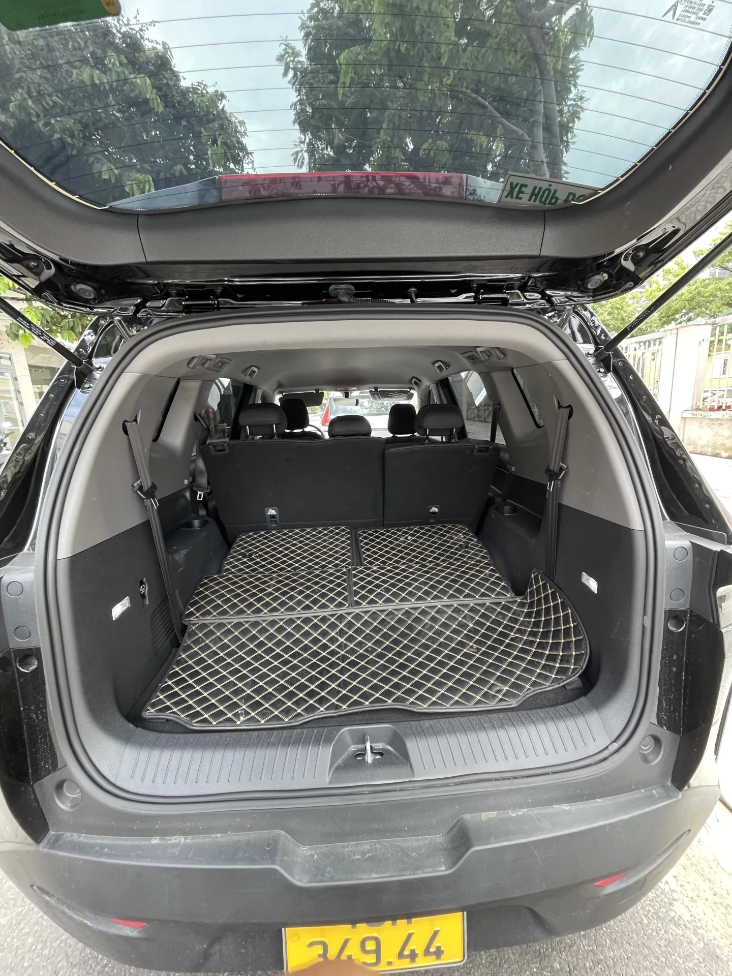 Xe Điện 7 Chỗ LIMO GREEN VIP Đẳng Cấp - Cốp sau mở điện chứa 4 vali